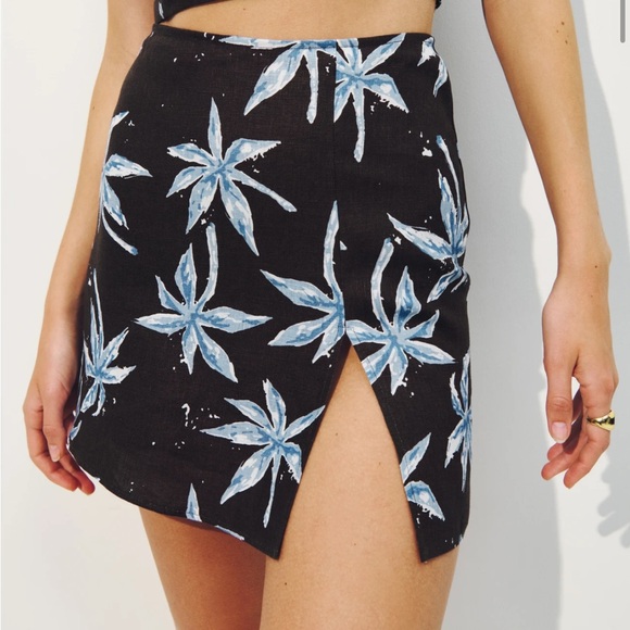 Reformation Vio Linen Top and Margot Linen Skirt in Date Palm - Picture 3 of 8